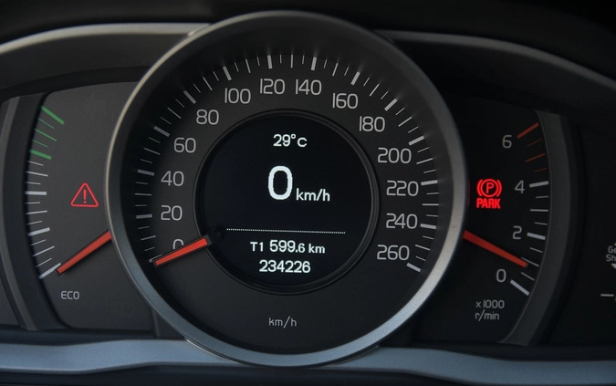 Volvo V60 cena 43900 przebieg: 234226, rok produkcji 2016 z Darłowo małe 667
